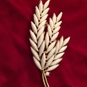 Vintage Crown Trifari Brooch Pin White Lucite